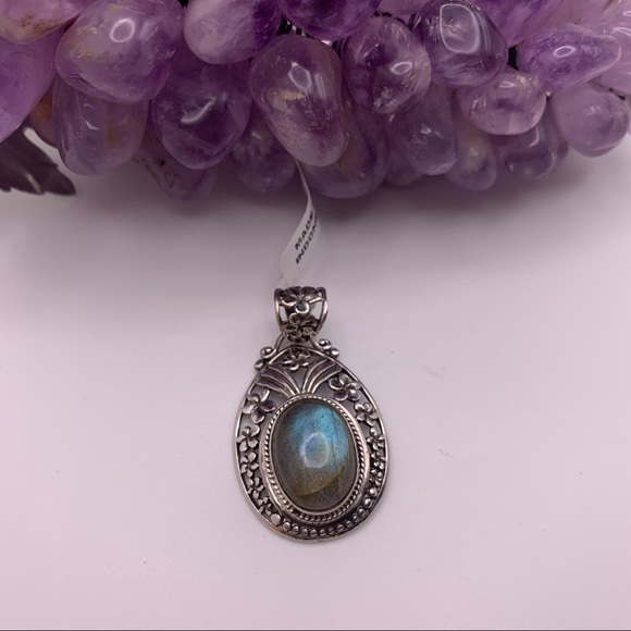 Royal Bali Collection Labradorite Pendant without Chain in Sterling Silver - Picture 2 of 5